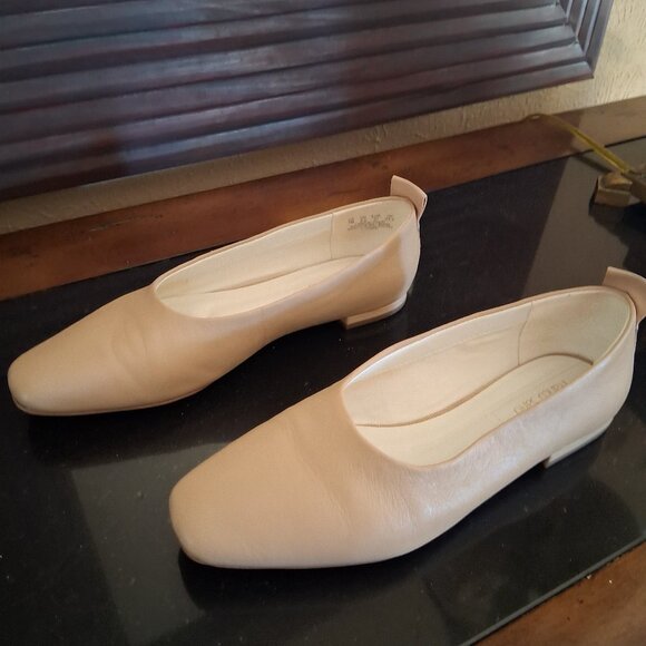 Size 7 Genuine Leather Franco Sarto Flats $40 - Picture 1 of 5